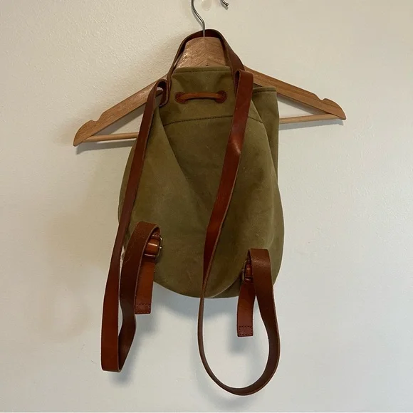 Madewell Canvas Somerset Drawstring Backpack in Olive - Picture 5 of 15